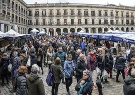 El Mercado de Navidad de la Fundación Vital en la plaza de España.