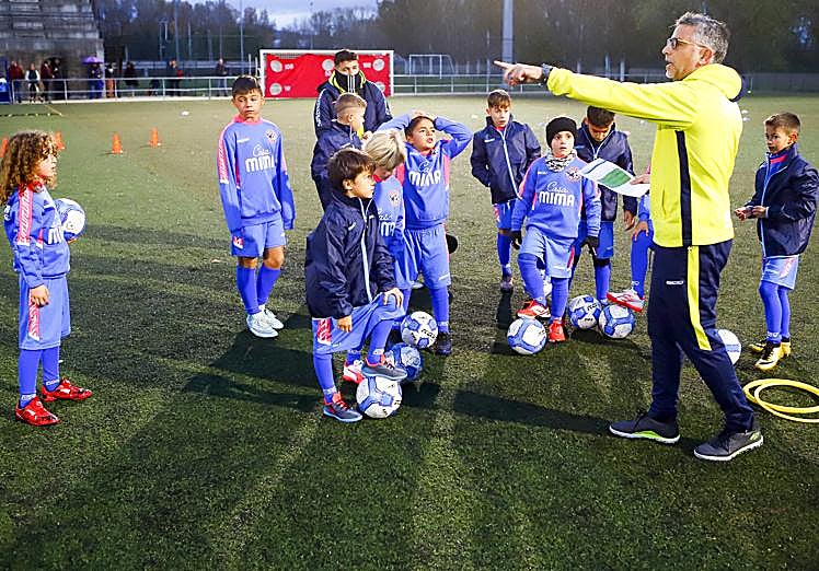La academia de fútbol nació hace año y medio.