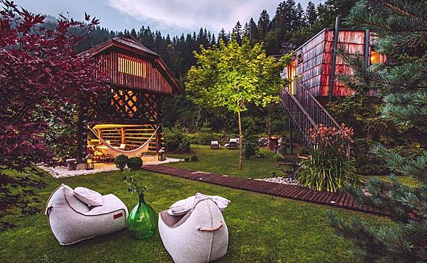 Casas en el árbol de Hisa Raduha.