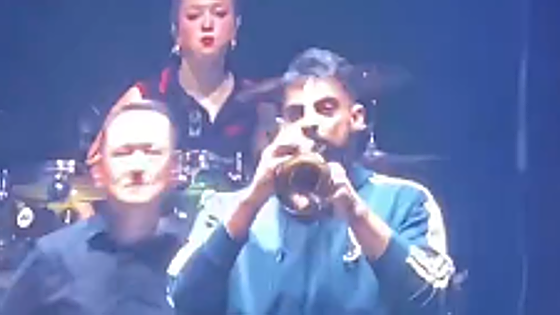 El cameo de Villalibre en el concierto de Fermin Muguruza