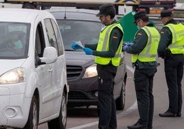 La multa que te pueden poner por adornar con decoración navideña el coche