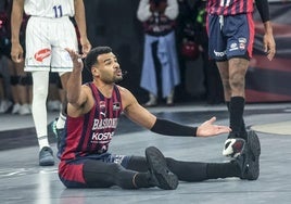 Cabarrot, en la imagen protestando una decisión de los colegiados, fue uno de los baluartes azulgranas en su intento de remontada.