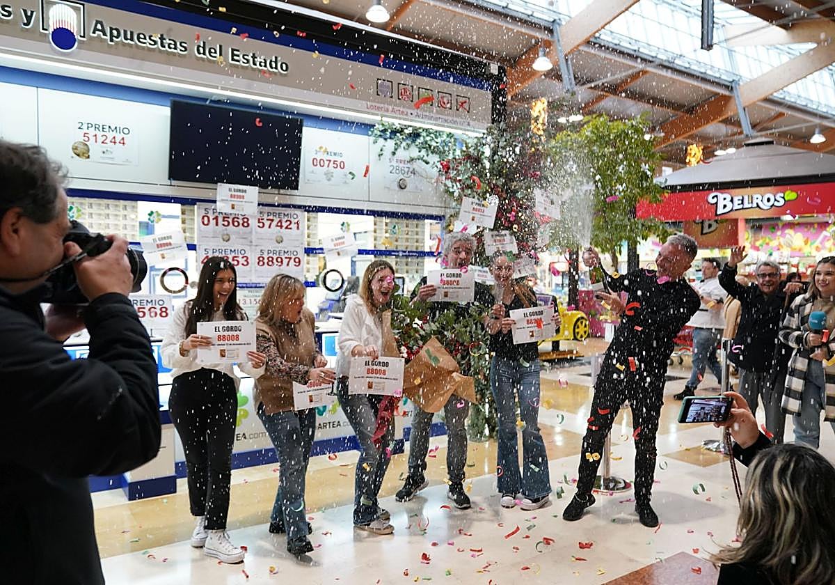 El Centro Comercial Artea repartió una serie del Gordo en 2023.