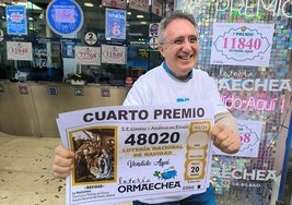 En Ormaechea posan con uno de los cuartos premios.