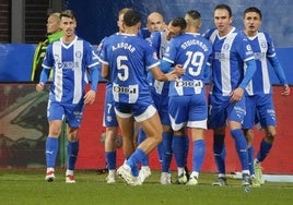 El Alavés celebra el gol de Joan Jordan ante el Athletic.