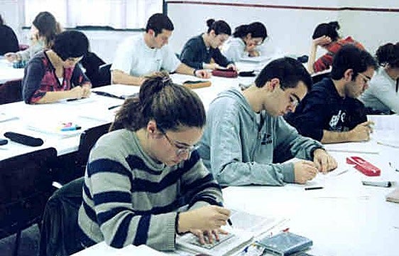 Nervión-Ibaizabal pone a disposición de los jóvenes diez becas para prácticas remuneradas