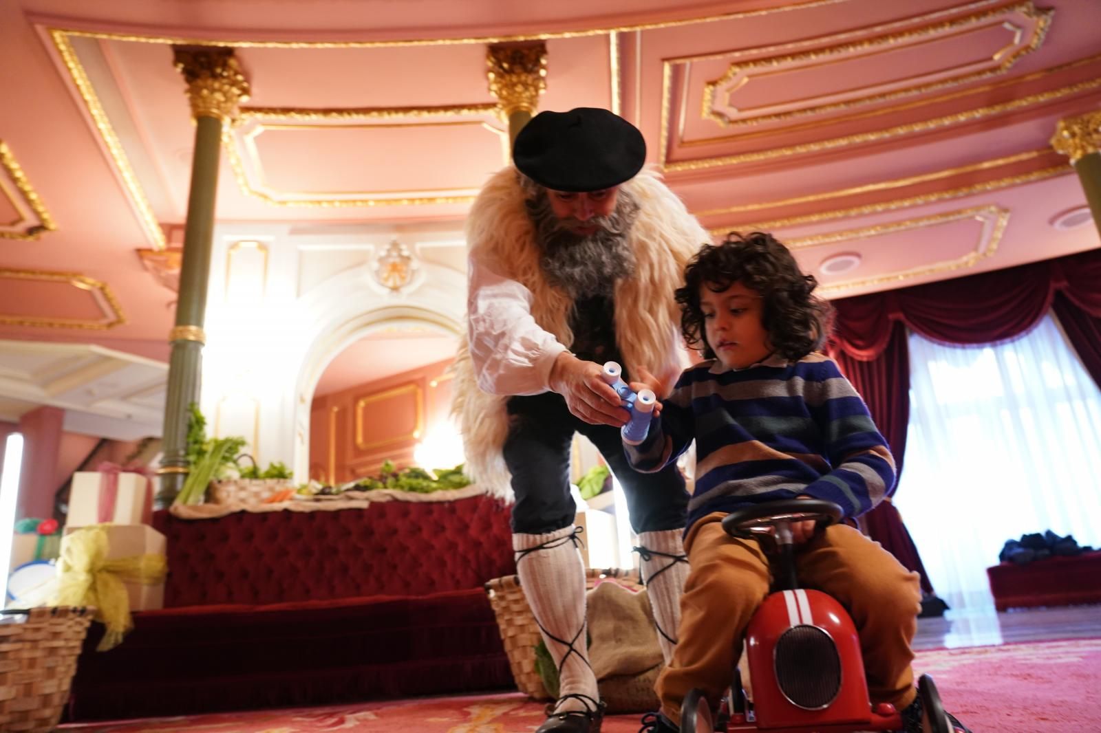 Olentzero y Mari Domingi reciben las últimas cartas de Navidad en Bilbao