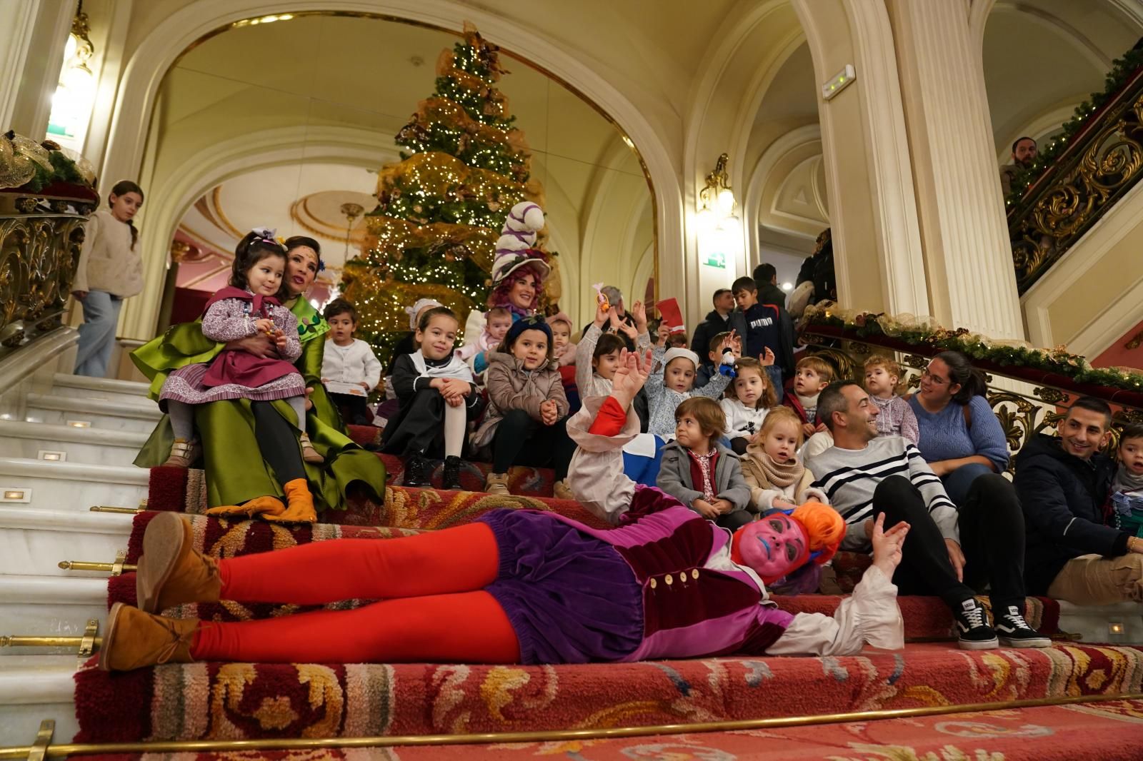 Olentzero y Mari Domingi reciben las últimas cartas de Navidad en Bilbao