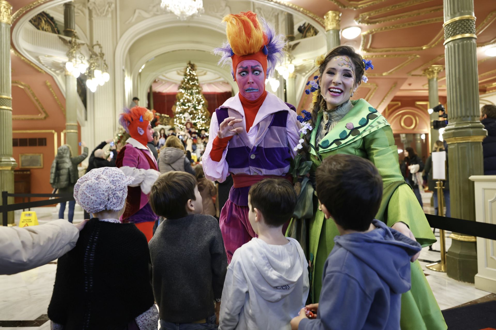 Olentzero y Mari Domingi reciben las últimas cartas de Navidad en Bilbao