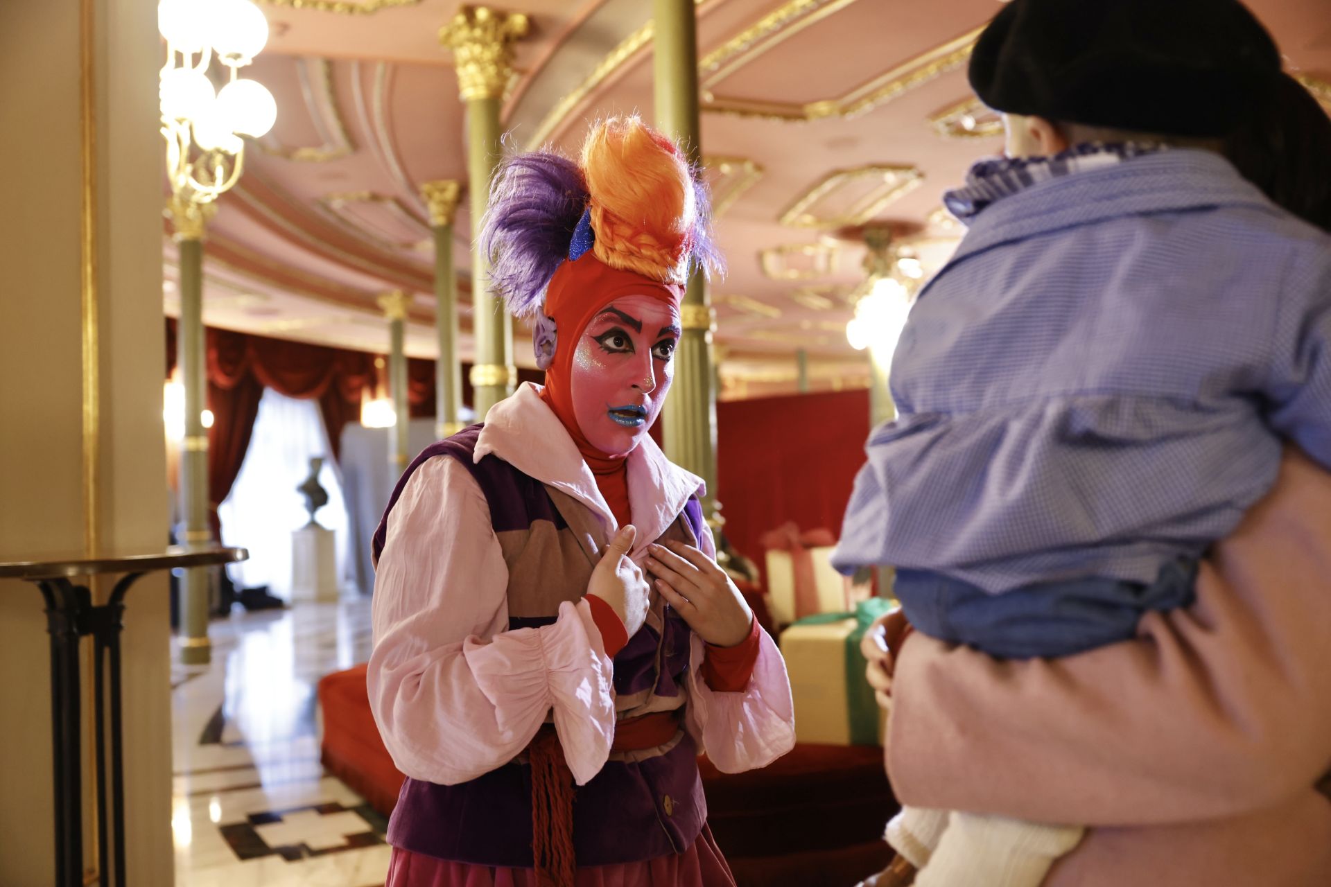 Olentzero y Mari Domingi reciben las últimas cartas de Navidad en Bilbao