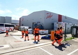 Trabajadores de la planta de Rivabellosa, Álava, donde la plantilla de Talgo alcanza los 700 empleados.