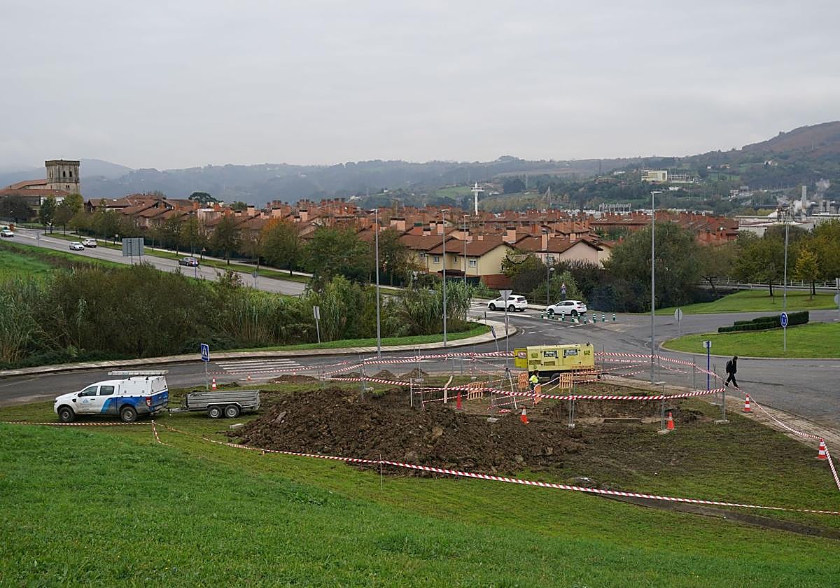 Lugar en el que se produjo el reventón en la tubería que da suministro a la Margen Derecha y Uribe Kosta, en Erandio.