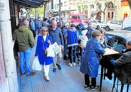 Terrazas abarrotadas esta semana en la calle Colón de Larreategui.