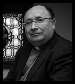 Imagen principal - Un cura volcado en la enseñanza