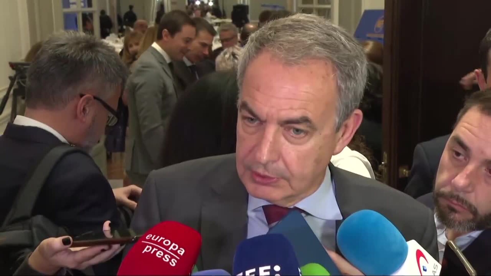 Zapatero defiende la delegación de competencias de inmigración a las ...