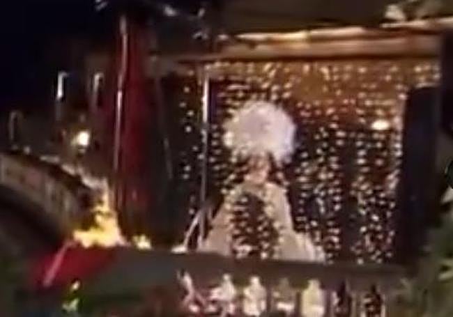 Momento en el que TVE enfoca el balcón de Antena 3.