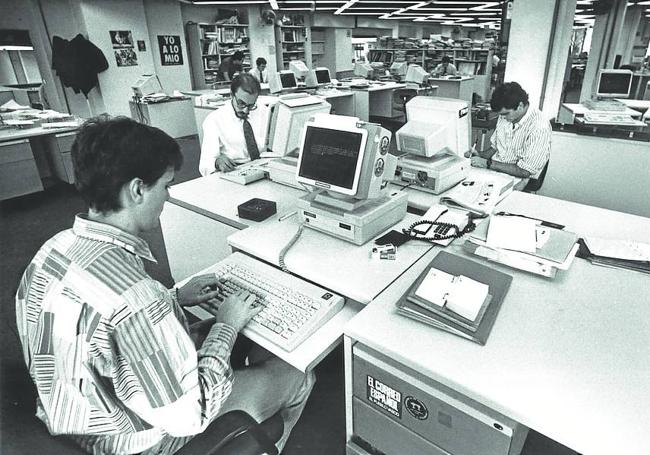 La Redacción del periódico en los años noventa del siglo pasado.