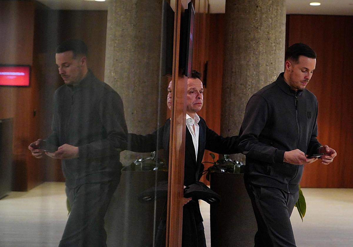 Heurtel y su agente, David Carro, ofrecieron su versión con todo detalle en una rueda de prensa