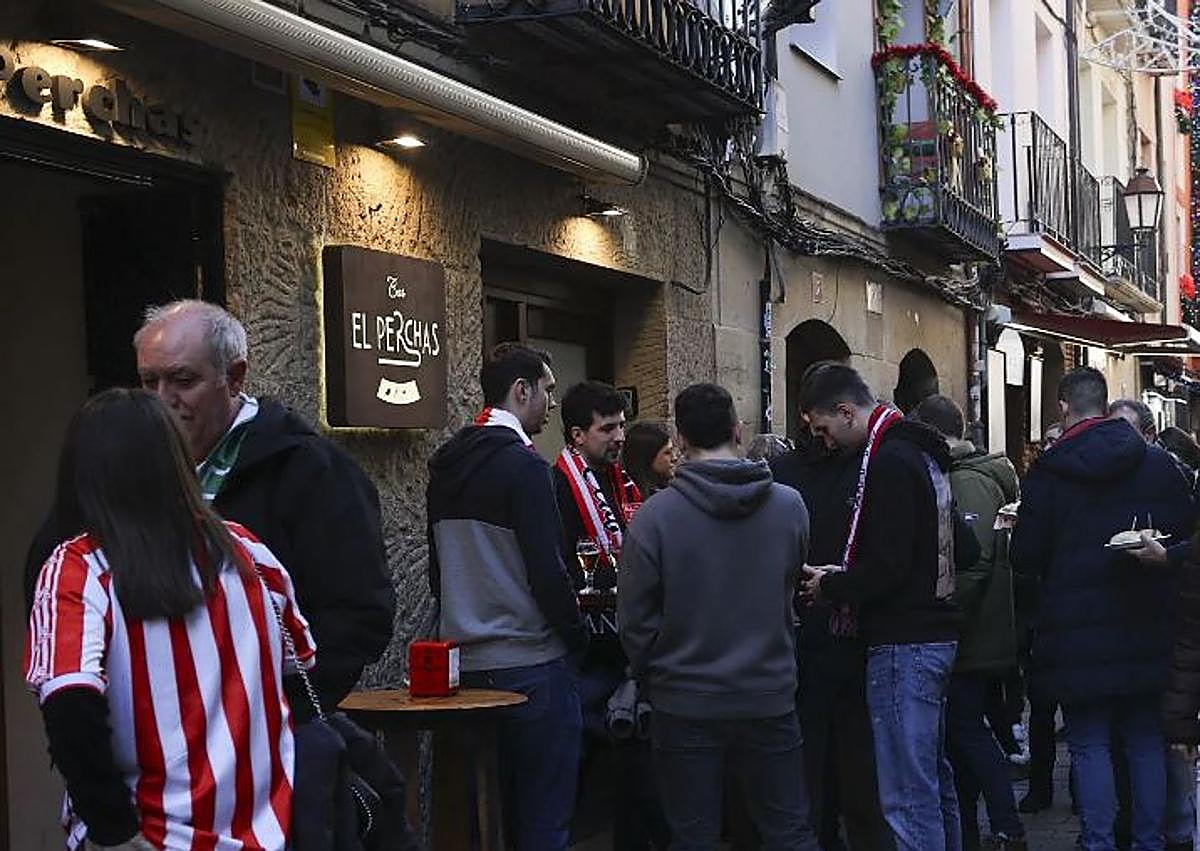 Imagen secundaria 1 - La afición del Athletic toma el centro de Logroño
