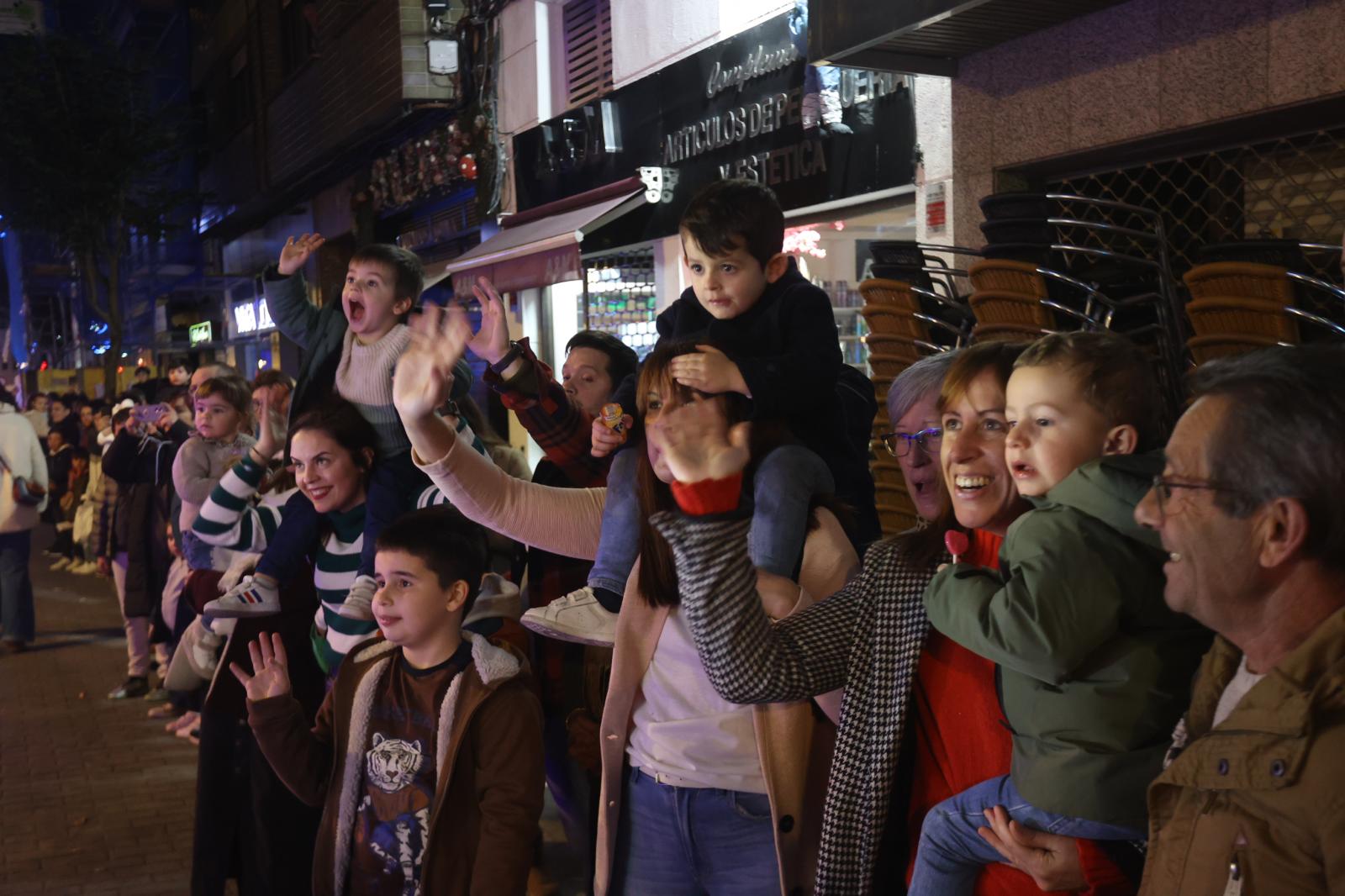 Melchor, Gaspar y Baltasar despliegan su magia en Basauri