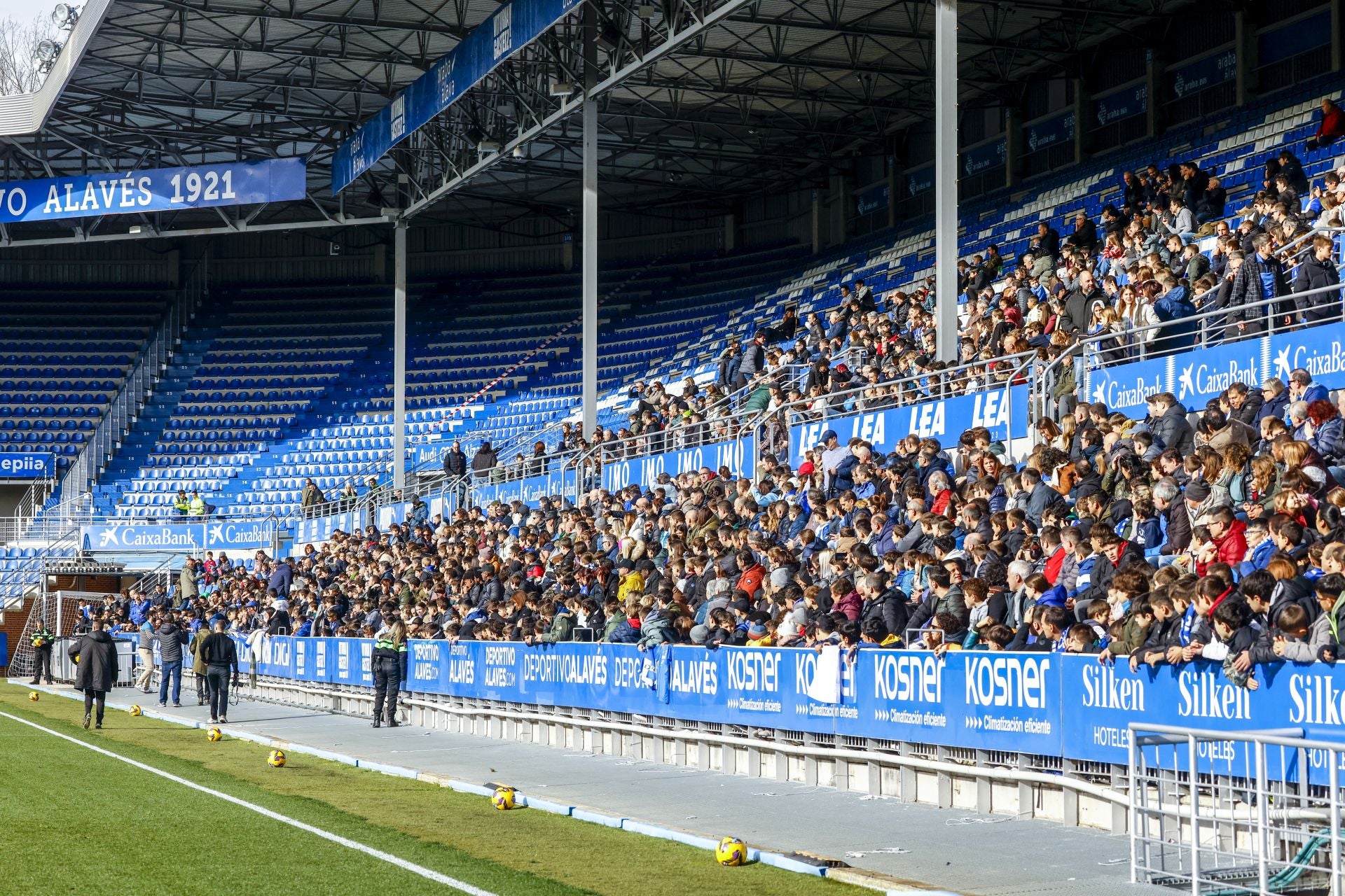 El Alavés se abraza con su afición