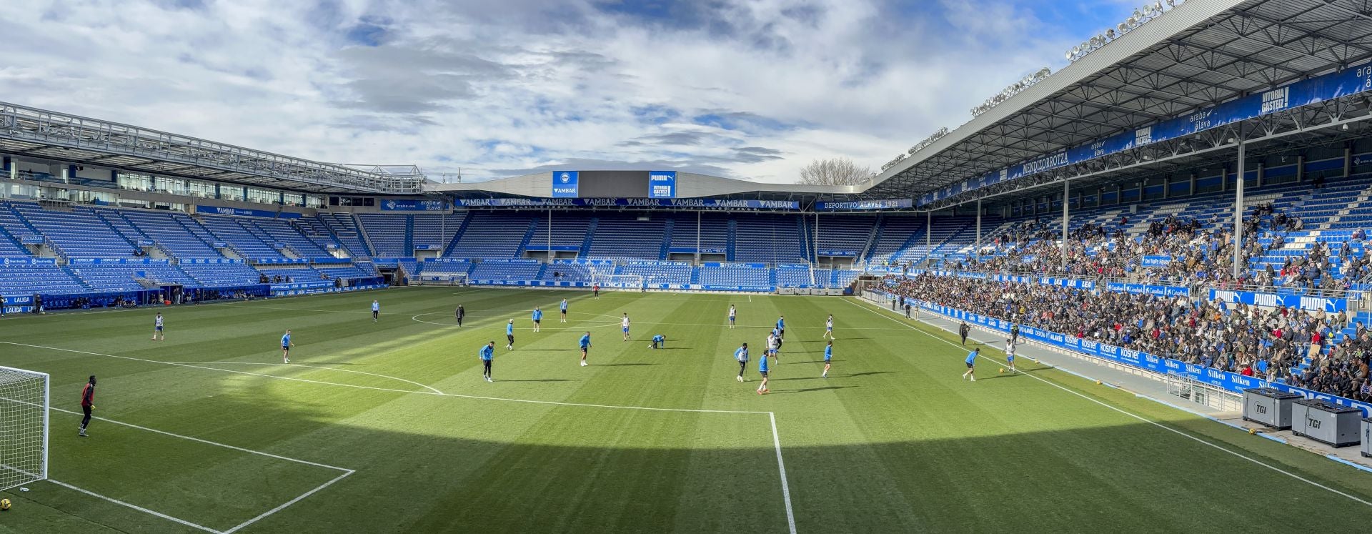 El Alavés se abraza con su afición