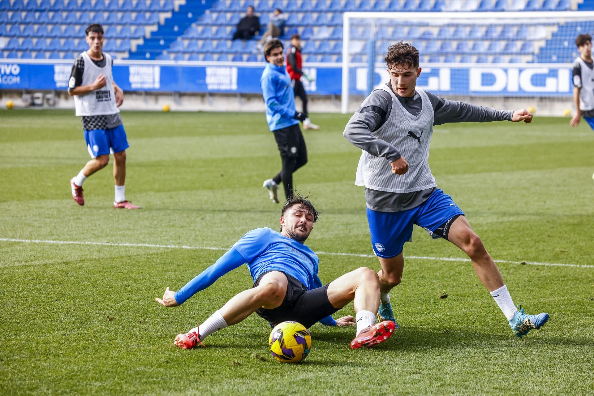 El Alavés se abraza con su afición