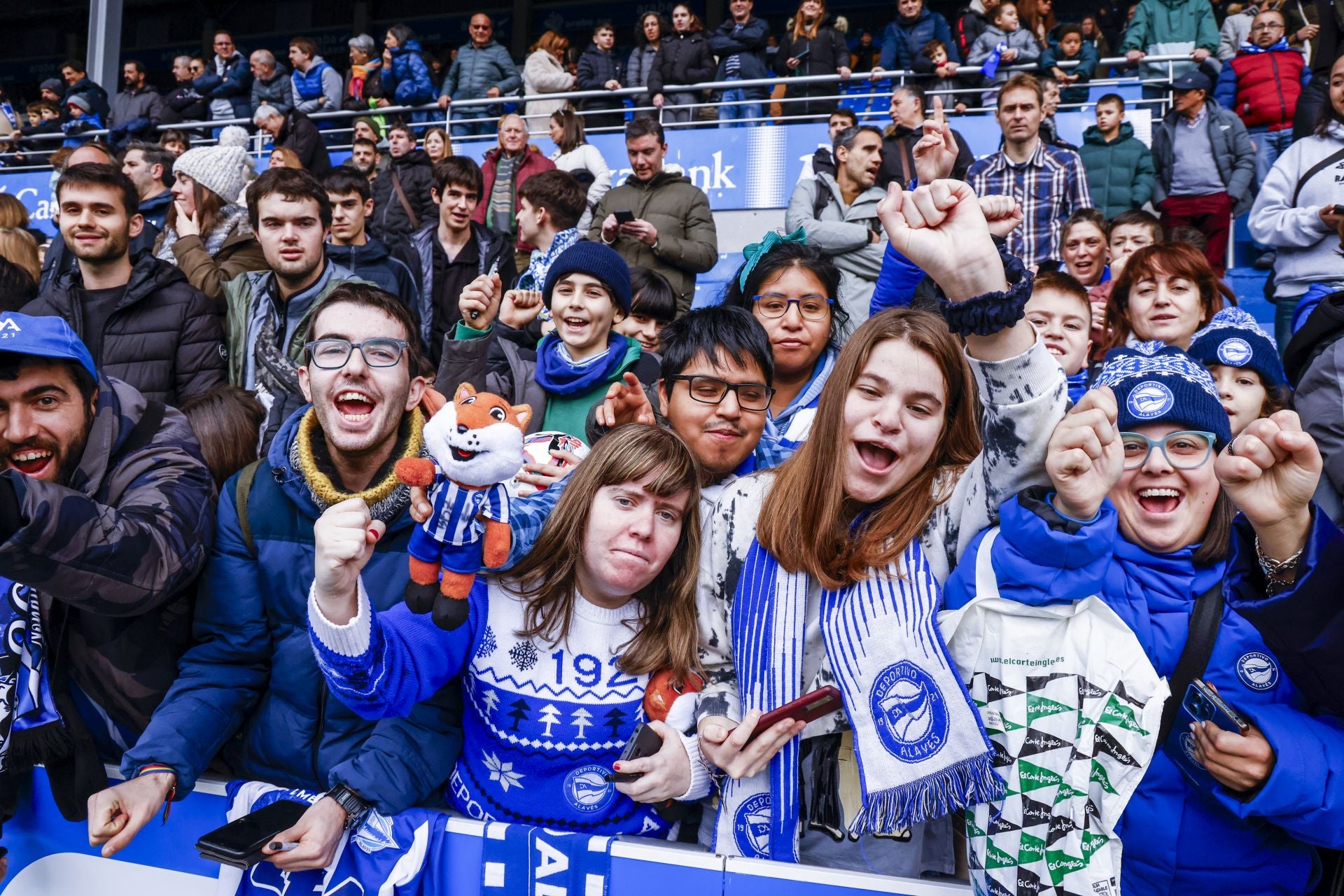 El Alavés se abraza con su afición