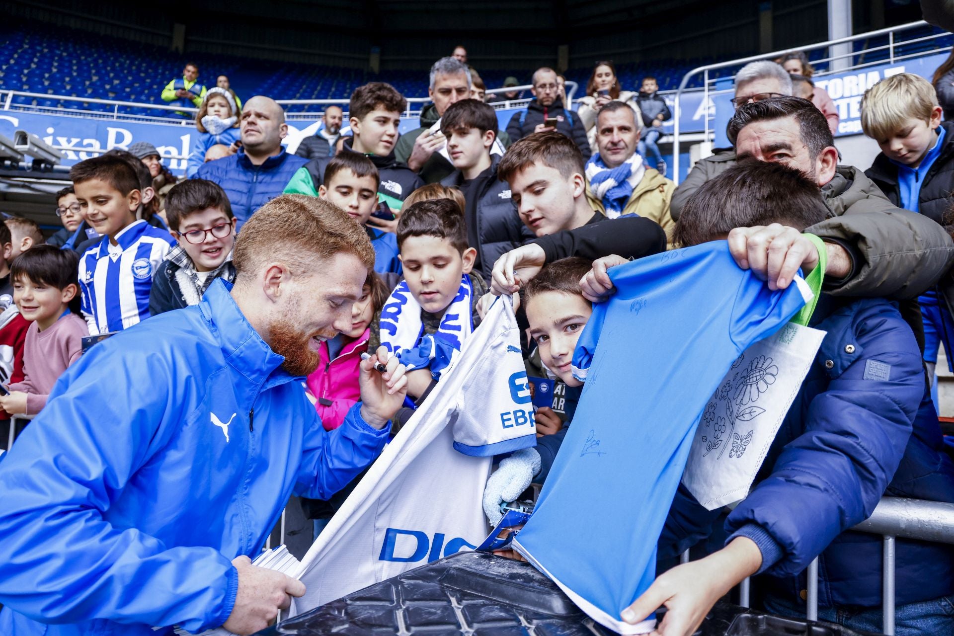 El Alavés se abraza con su afición