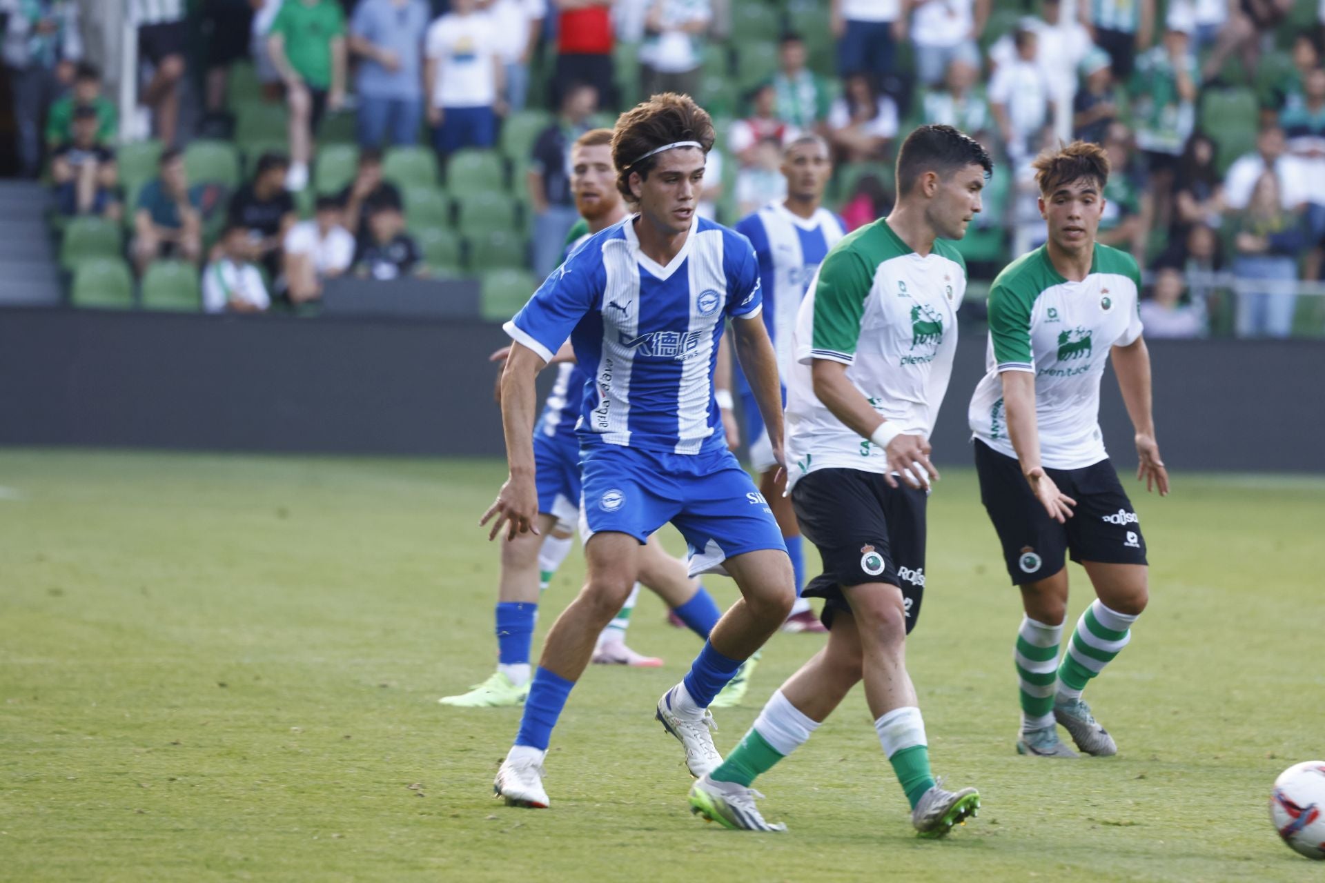 Imagen principal - La hoja de ruta de Julen Jon Guerrero en su vuelta al Alavés