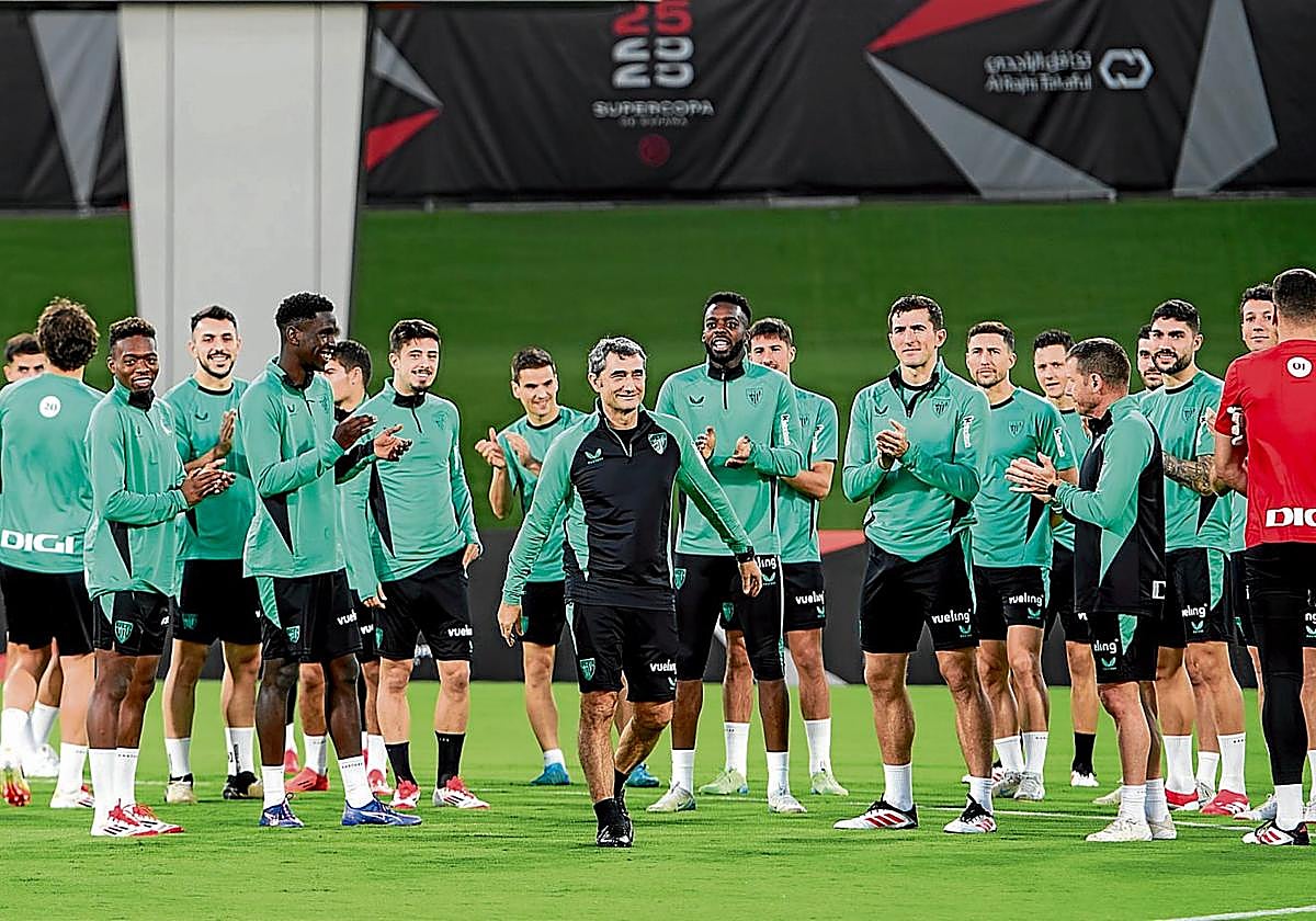 Jugadores del Athletic entrenaron ayer con buena sintonía en el escenario del partido contra el Barça con la duda de Nico Williams, con un golpe en el tobillo.