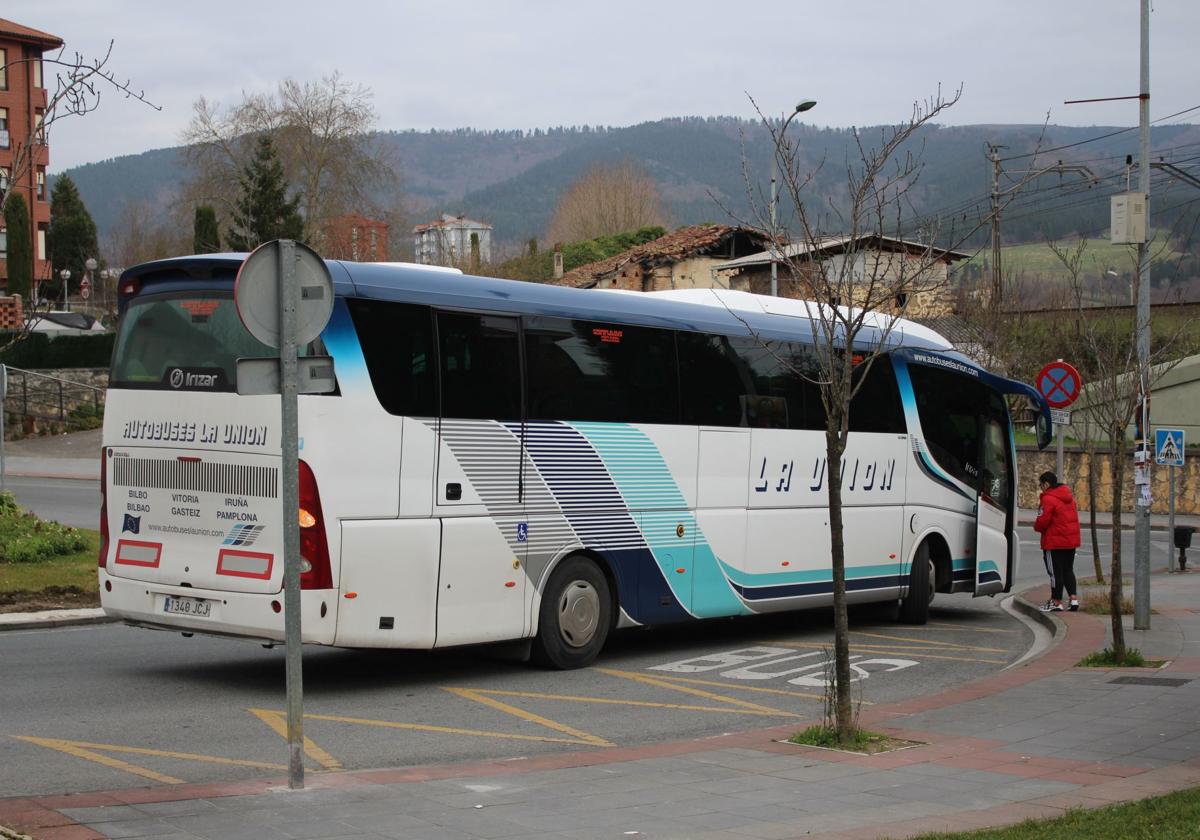 Zuia pierde la ruta propia pero gana conexiones con Vitoria y Bizkaia