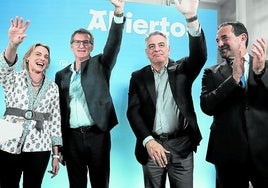 Raquel González, Alberto Núñez Feijóo, Javier de Andrés y Eduardo Andrade, en un acto electoral del PP.