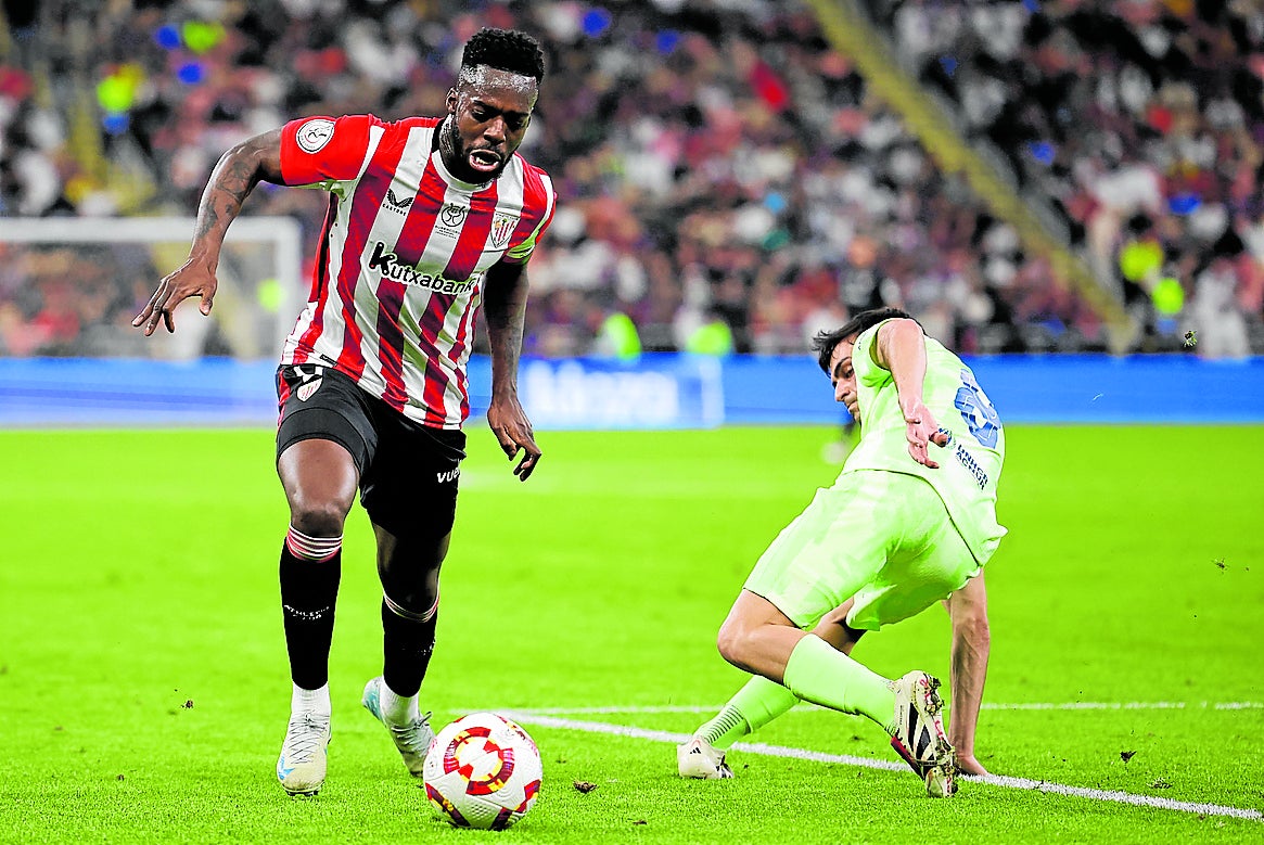 Iñaki Williams se va en velocidad de Pedri en el partido de la Supercopa disputado en Yeda.