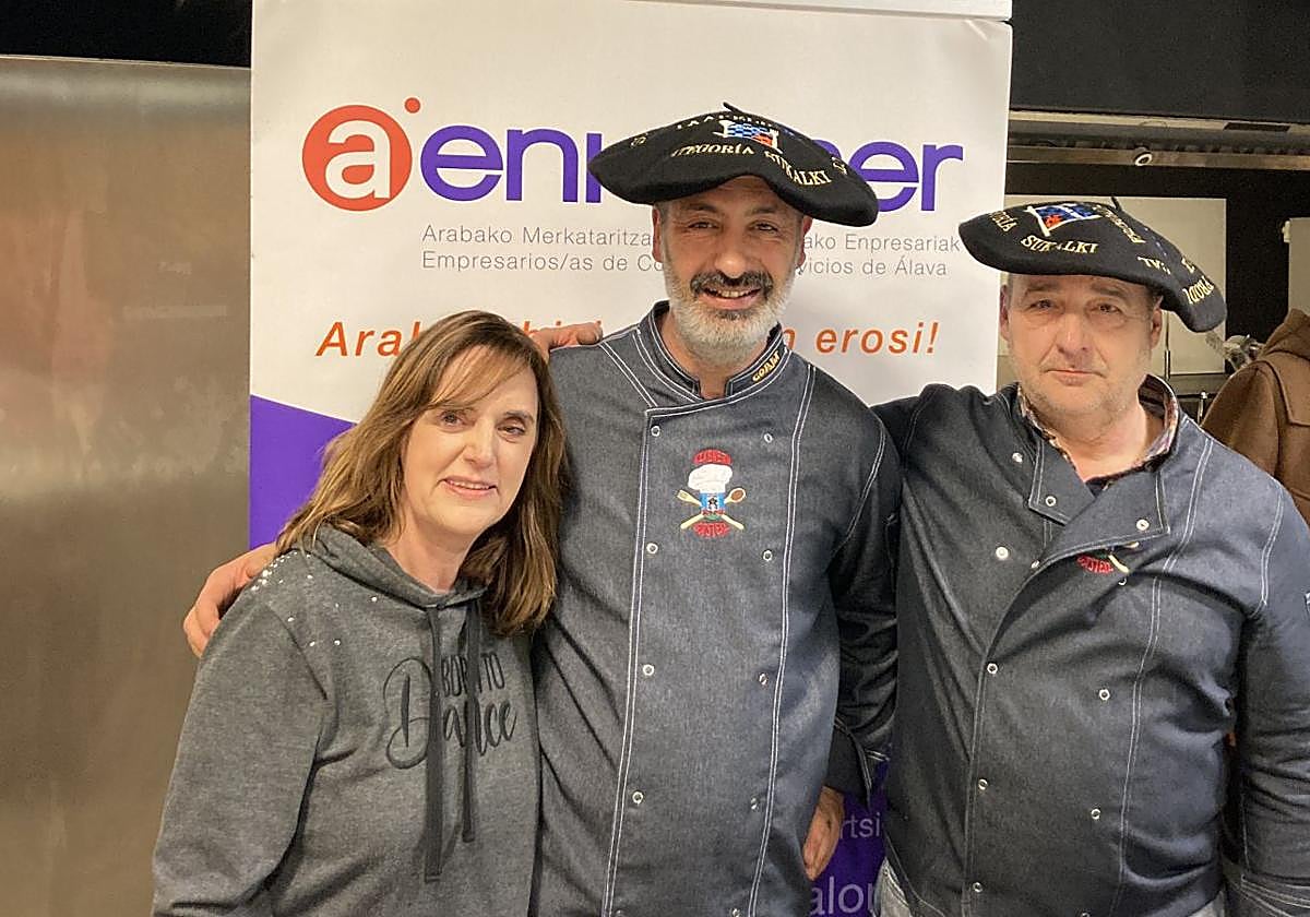 Mar Maestro, Gorka Soriguren y José Luis 'El Maño'.
