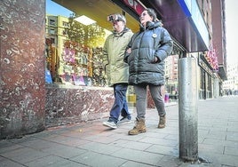 EL CORREO acompañó a la presidenta de Begisare, Idania Jiménez, en un recorrido por la calle Gorbea.