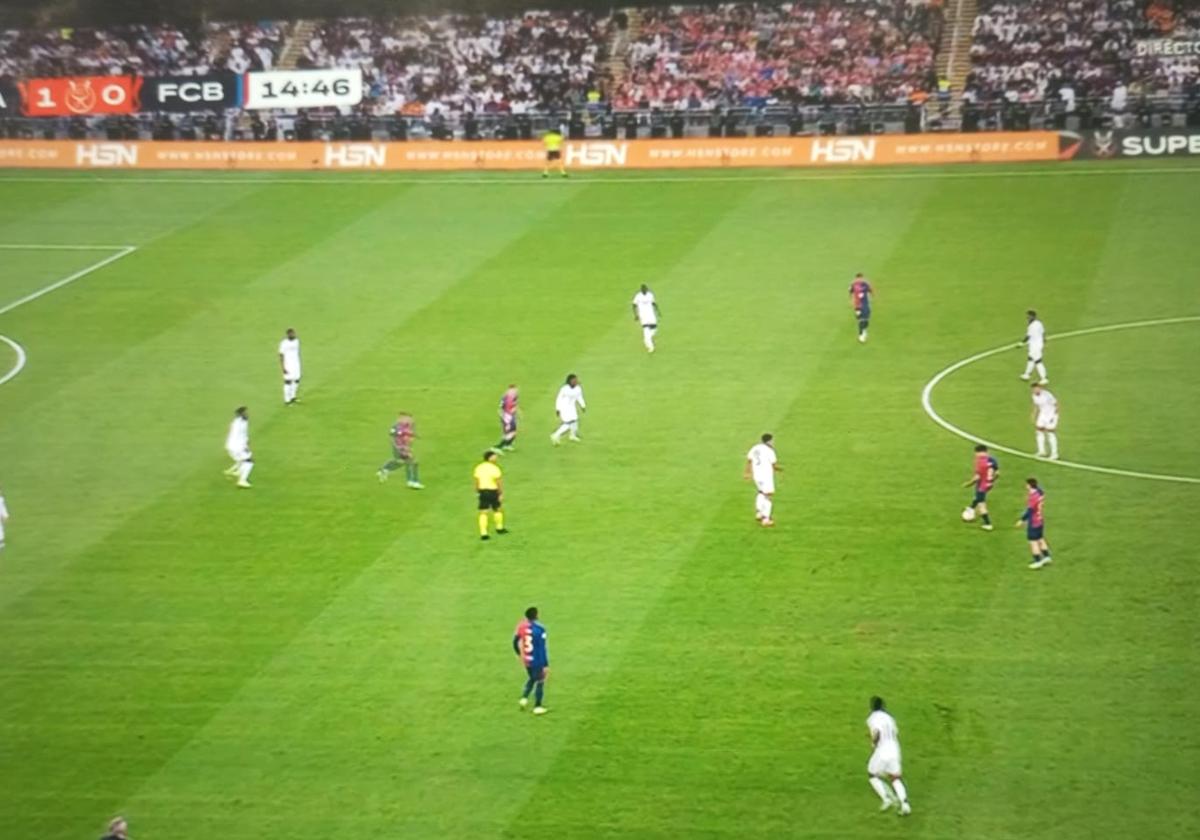 Los hinchas del Athletic se dejan notar en la final de la Supercopa