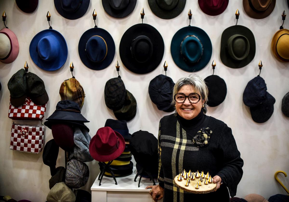 No es una pastelera pero se está hinchando a vender carolinas en Bilbao