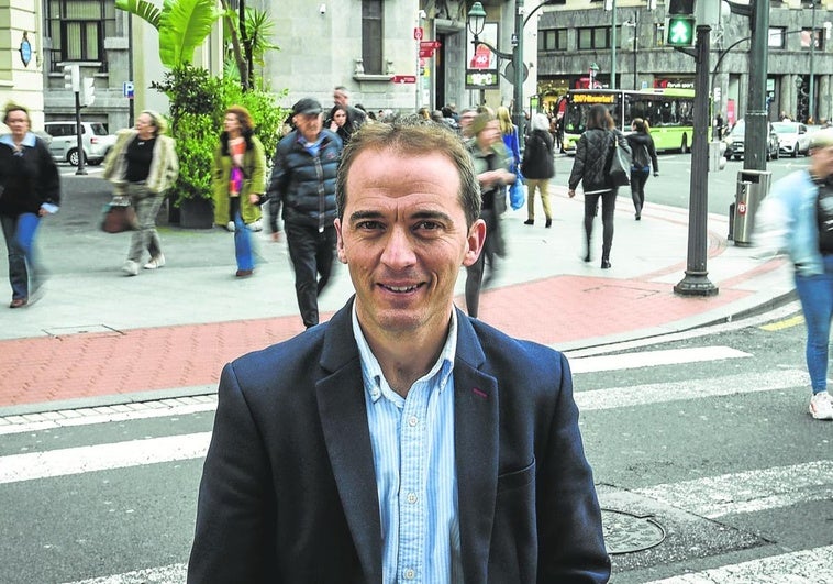 Iñigo Ansola, fotografiado el pasado viernes en el centro de Bilbao, llegó a la presidencia del PNV de Bizkaia hace mes y medio en sustitución de Itxaso Atutxa.