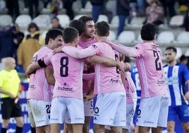 Los jugadores del Sestao River celebran uno de los goles frente a la Ponferradina.