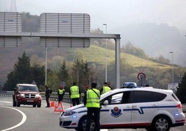 Dos detenidos en Eibar cuando transportaban en una furgoneta a 11 personas sin papeles y en condiciones insalubres