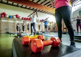 Actividad deportiva en un entro cívico de Vitoria.