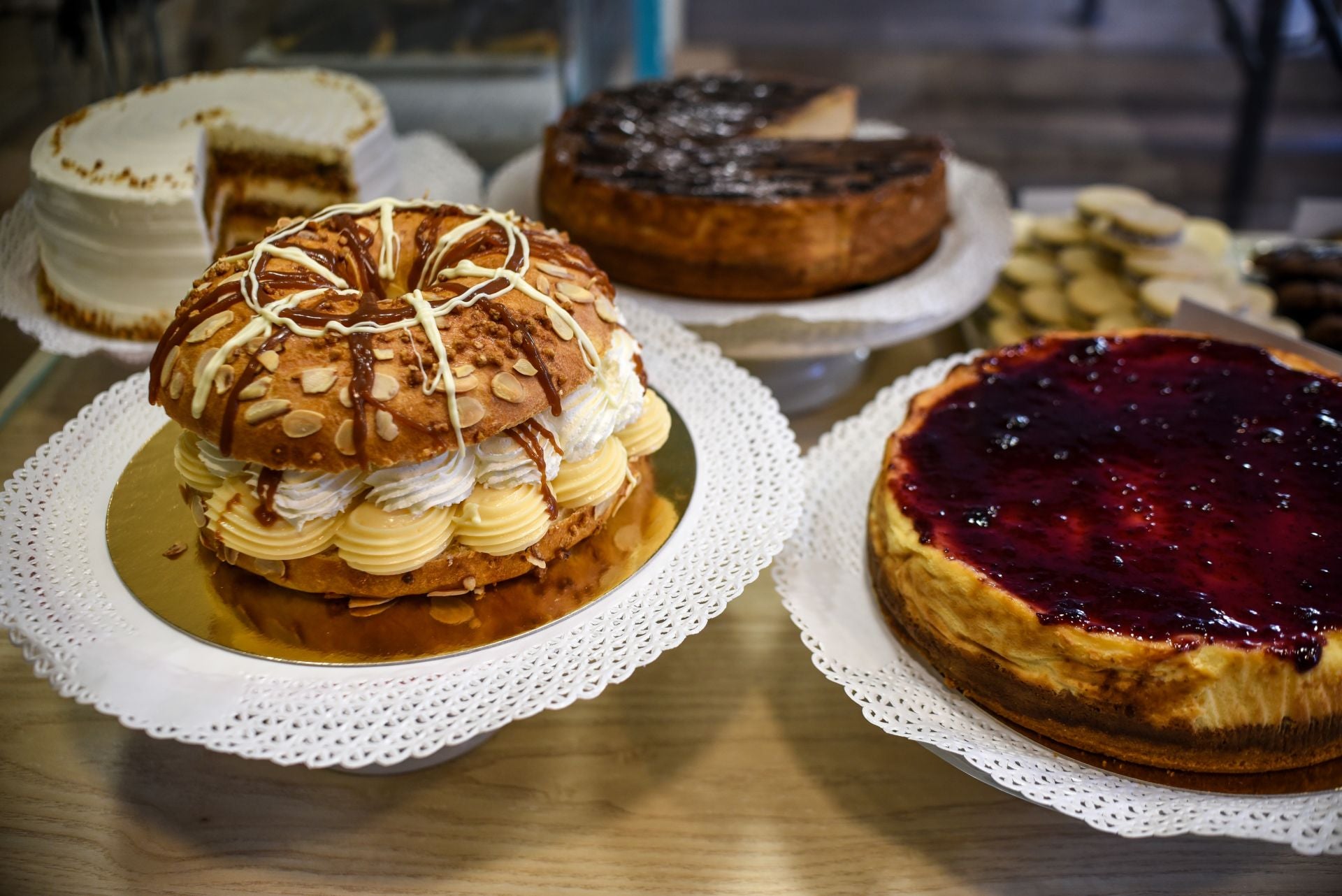 Viviana vuelve a sacar a la venta el «mejor roscón de Bizkaia» en su pastelería de Algorta