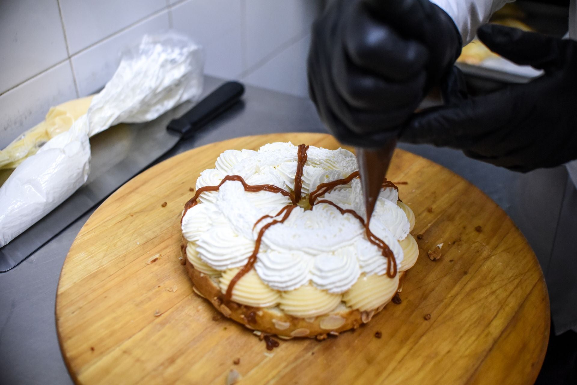 Viviana vuelve a sacar a la venta el «mejor roscón de Bizkaia» en su pastelería de Algorta