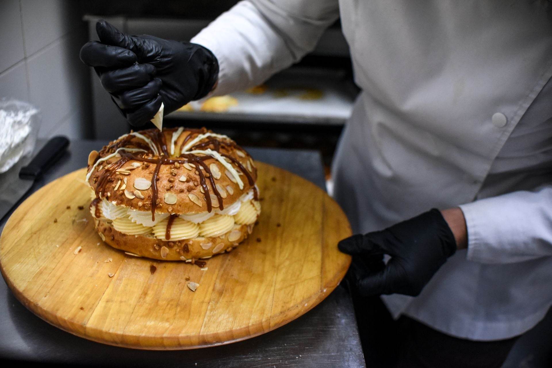 Viviana vuelve a sacar a la venta el «mejor roscón de Bizkaia» en su pastelería de Algorta