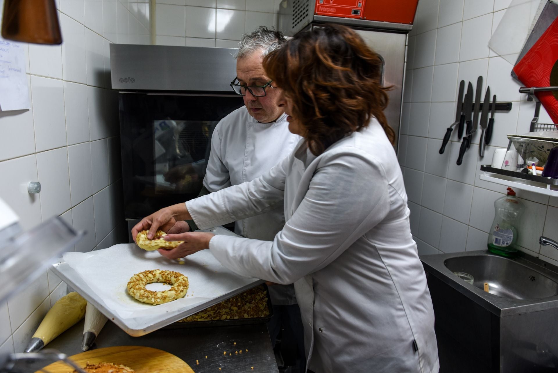 Viviana vuelve a sacar a la venta el «mejor roscón de Bizkaia» en su pastelería de Algorta