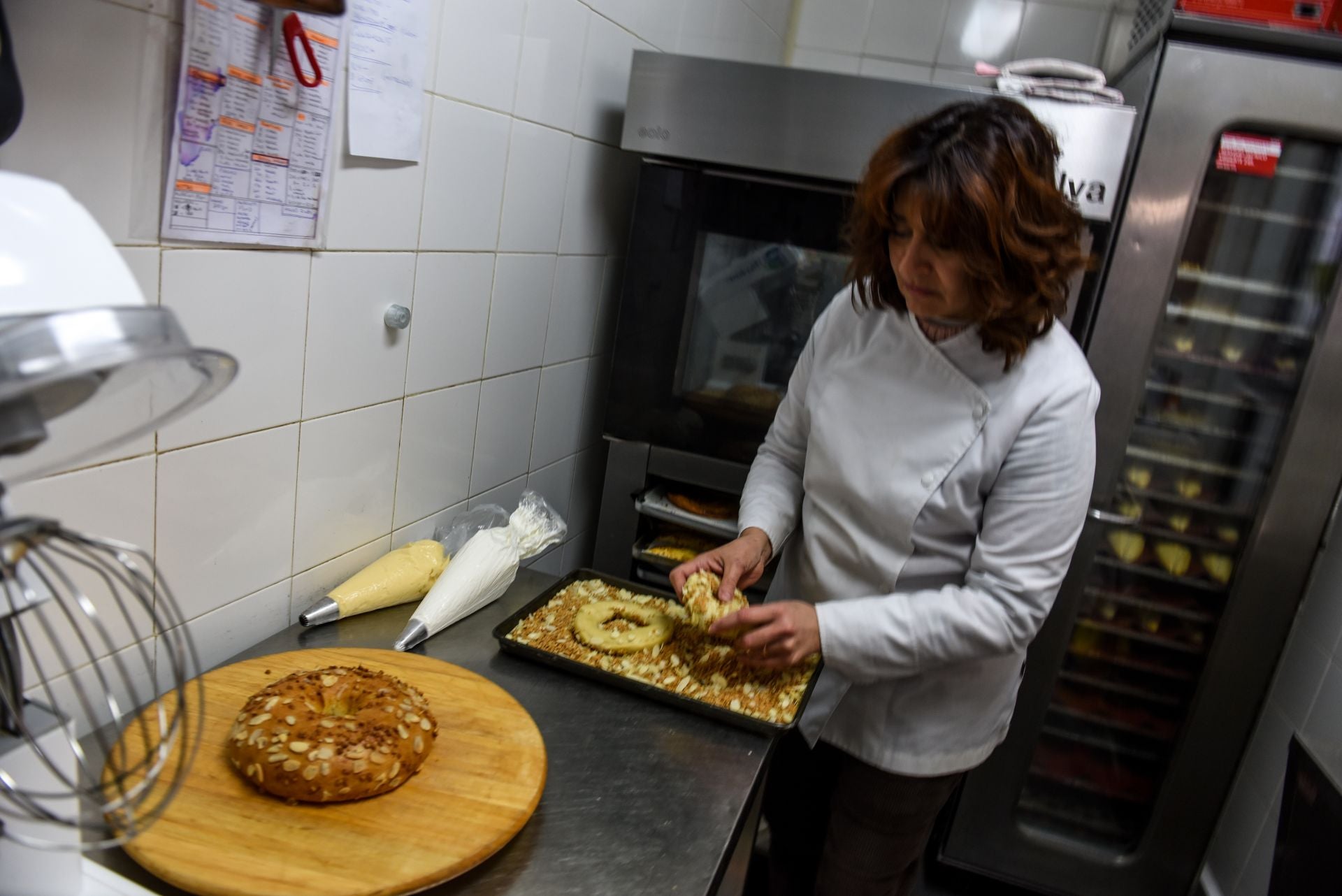 Viviana vuelve a sacar a la venta el «mejor roscón de Bizkaia» en su pastelería de Algorta