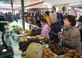 Miles de personas han asistido a la feria de San Antontxu en Mungia.