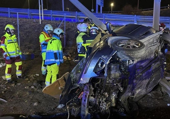 El vehículo accidentado en Madrid, en el que murió una joven, se salió de la calzada.