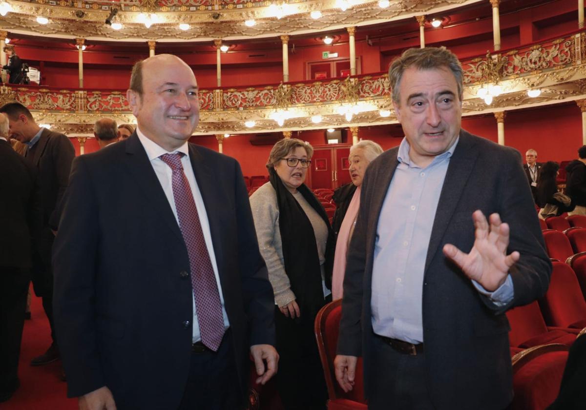 Andoni Ortuzar y Aitor Esteban han coincidido este domingo en los Premios Sabino Arana.